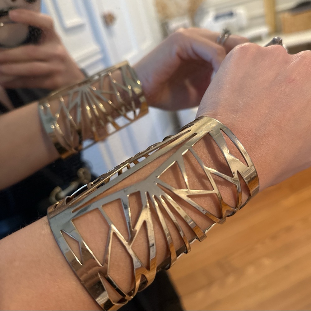 Gold bangle